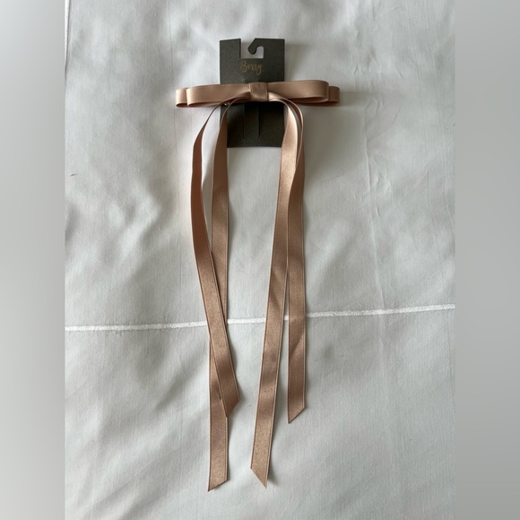 Bundle of NWT Bows - Picture 5 of 5